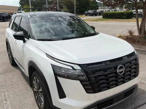 Photos of 2026 Nissan Pathfinder Platinum for sale in Knoxville, TN at Cadillac of Knoxville