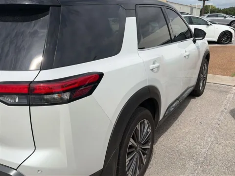 More photos of 2026 Nissan Pathfinder Platinum at Cadillac of Knoxville, TN