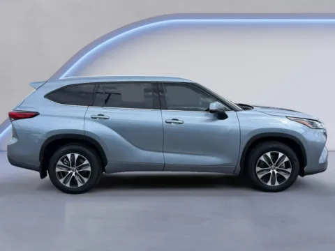Photos of 2021 Toyota Highlander XLE for sale in Knoxville, TN at Mazda of Knoxville