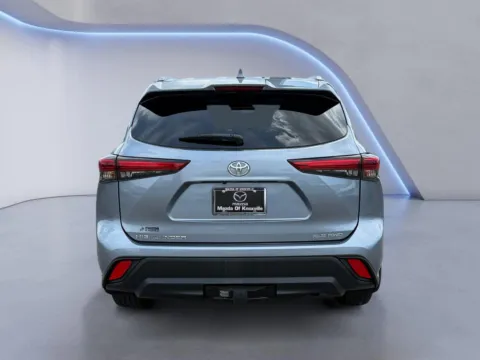 More photos of 2021 Toyota Highlander XLE at Mazda of Knoxville, TN