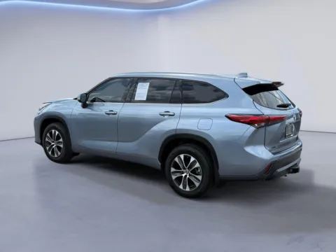 More photos of 2021 Toyota Highlander XLE at Mazda of Knoxville, TN