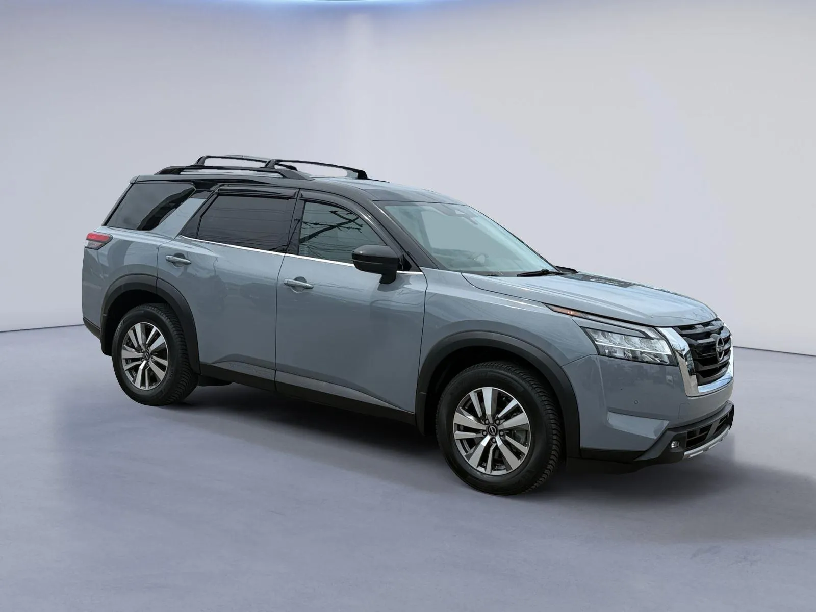 Silver 2022 Nissan Pathfinder SL for sale in Knoxville, TN