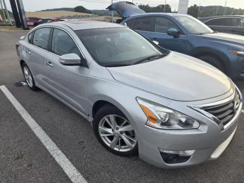 More photos of 2015 Nissan Altima 2.5 SL at Mazda of Knoxville, TN
