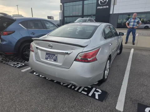 More photos of 2015 Nissan Altima 2.5 SL at Mazda of Knoxville, TN