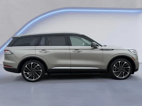 Photos of 2023 Lincoln Aviator Reserve for sale in Maryville, TN at Twin City Certified