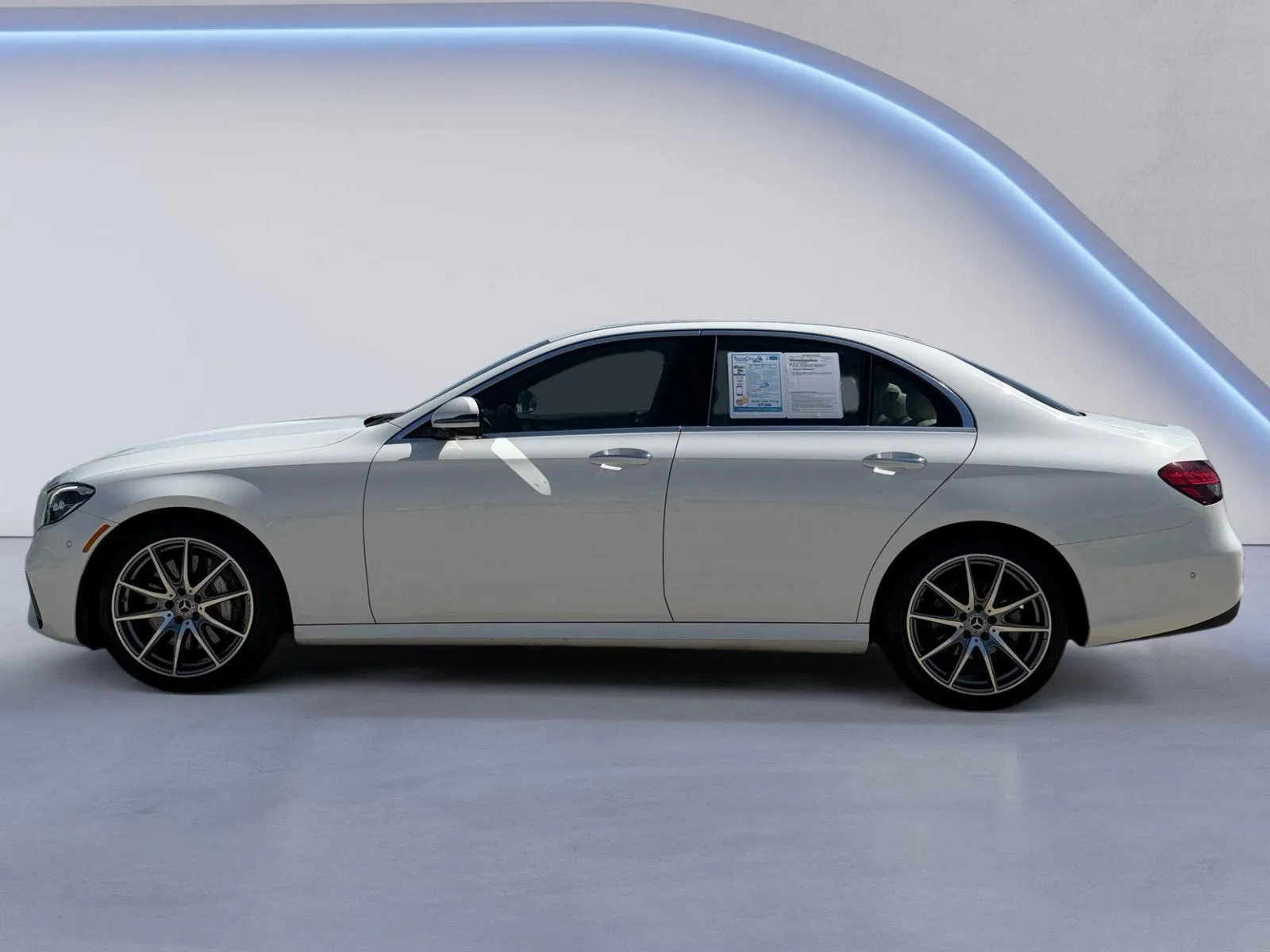 2022 Mercedes-Benz E-Class E350 - Photo 8