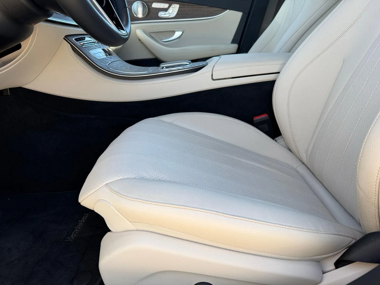 2022 Mercedes-Benz E-Class E350 - Photo 9