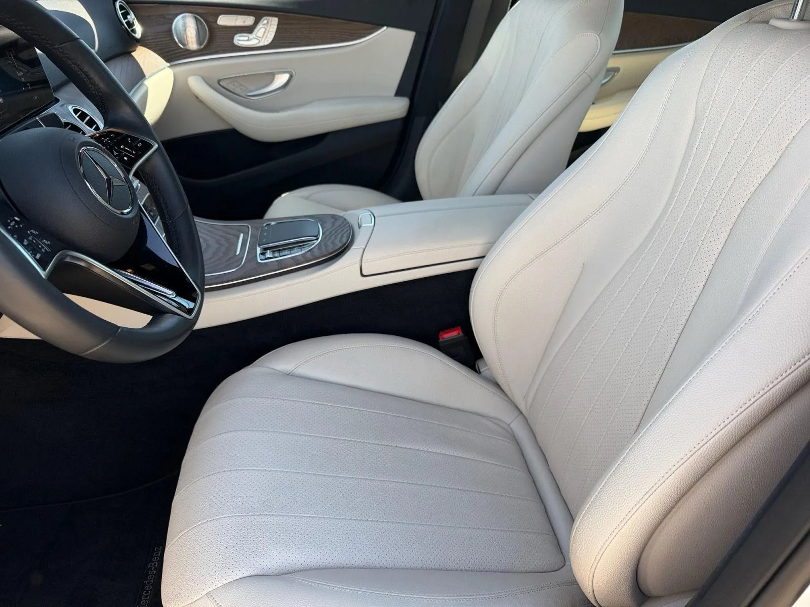 2022 Mercedes-Benz E-Class E350 - Photo 10