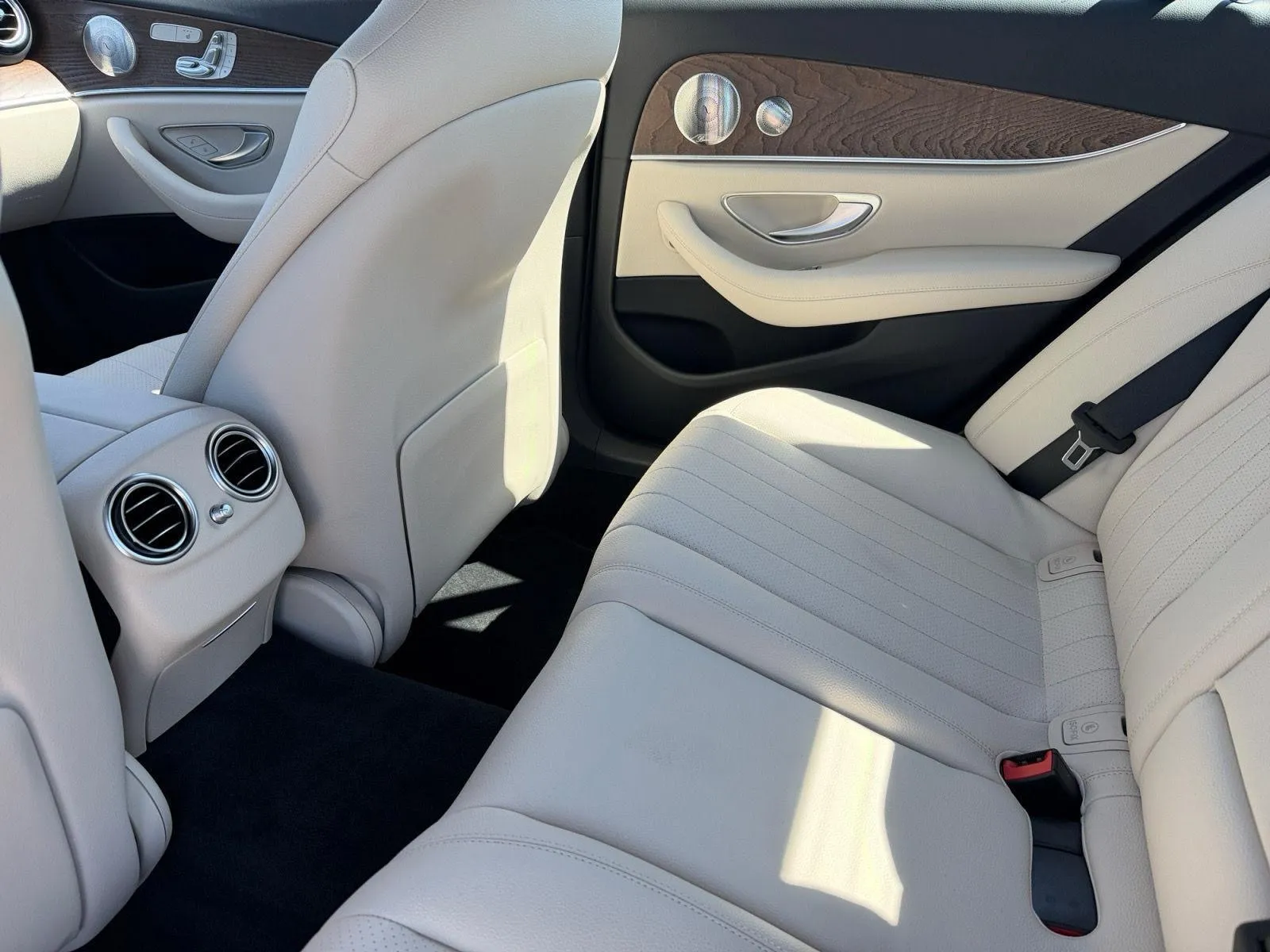 2022 Mercedes-Benz E-Class E350 - Photo 12