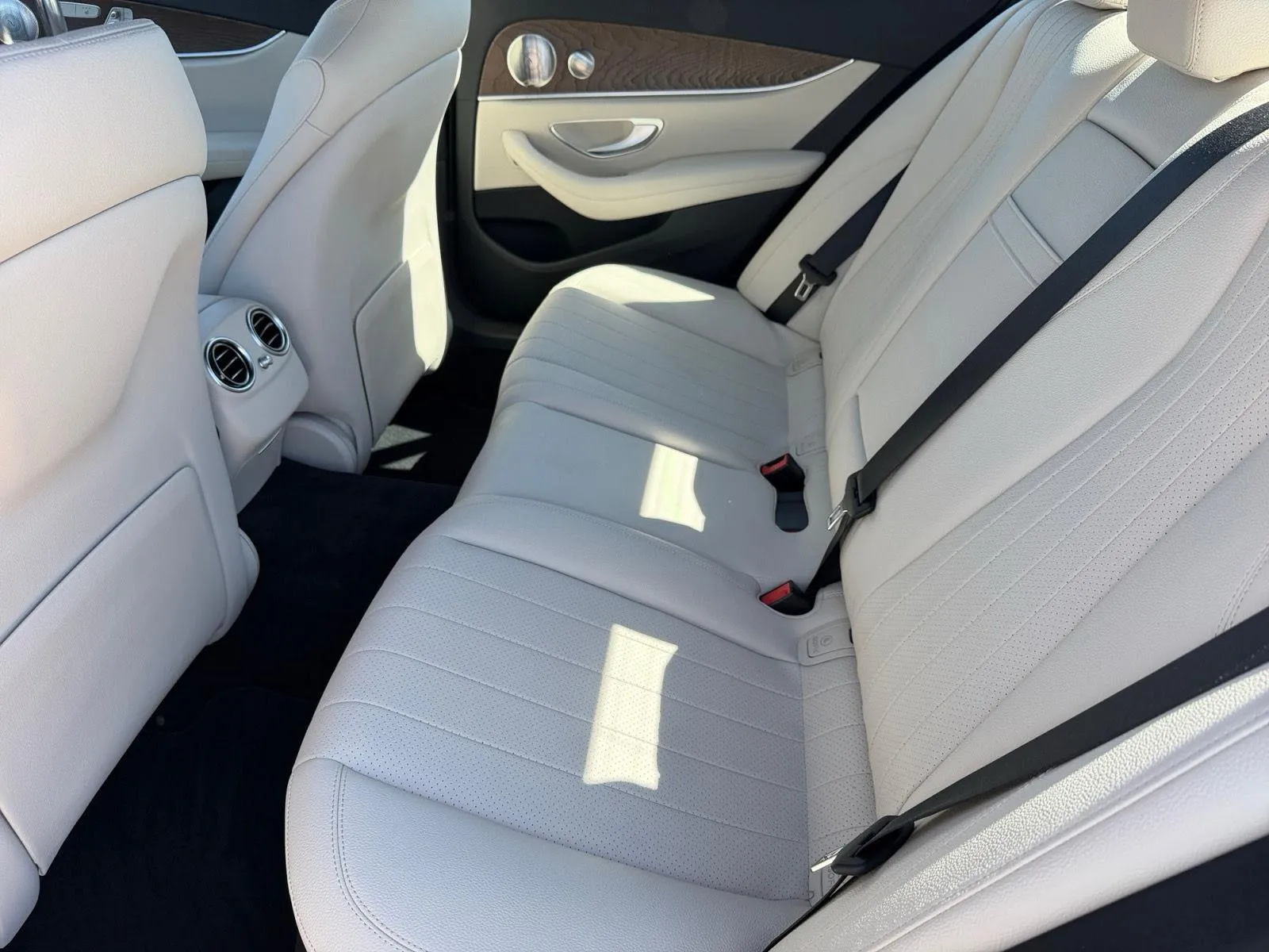 2022 Mercedes-Benz E-Class E350 - Photo 13