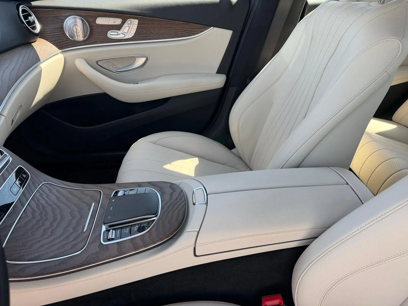 2022 Mercedes-Benz E-Class E350 - Photo 14