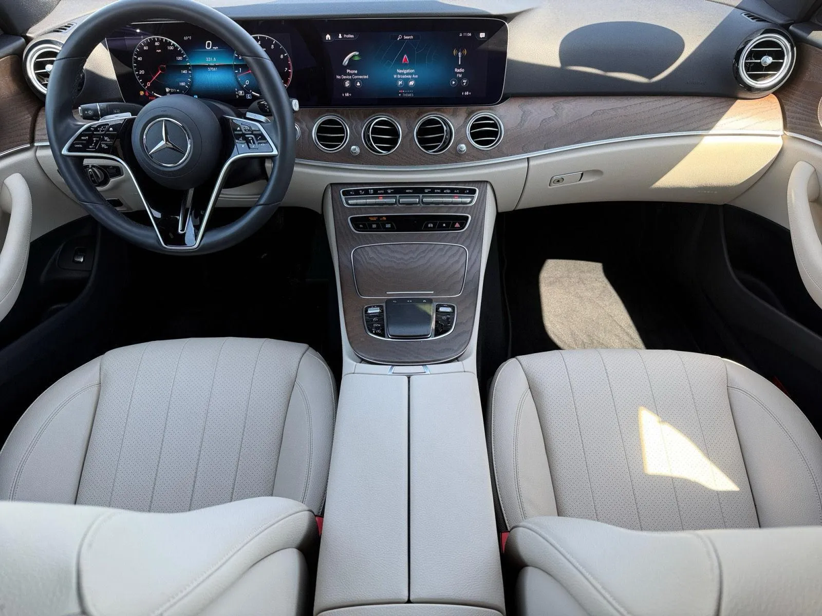 2022 Mercedes-Benz E-Class E350 - Photo 16