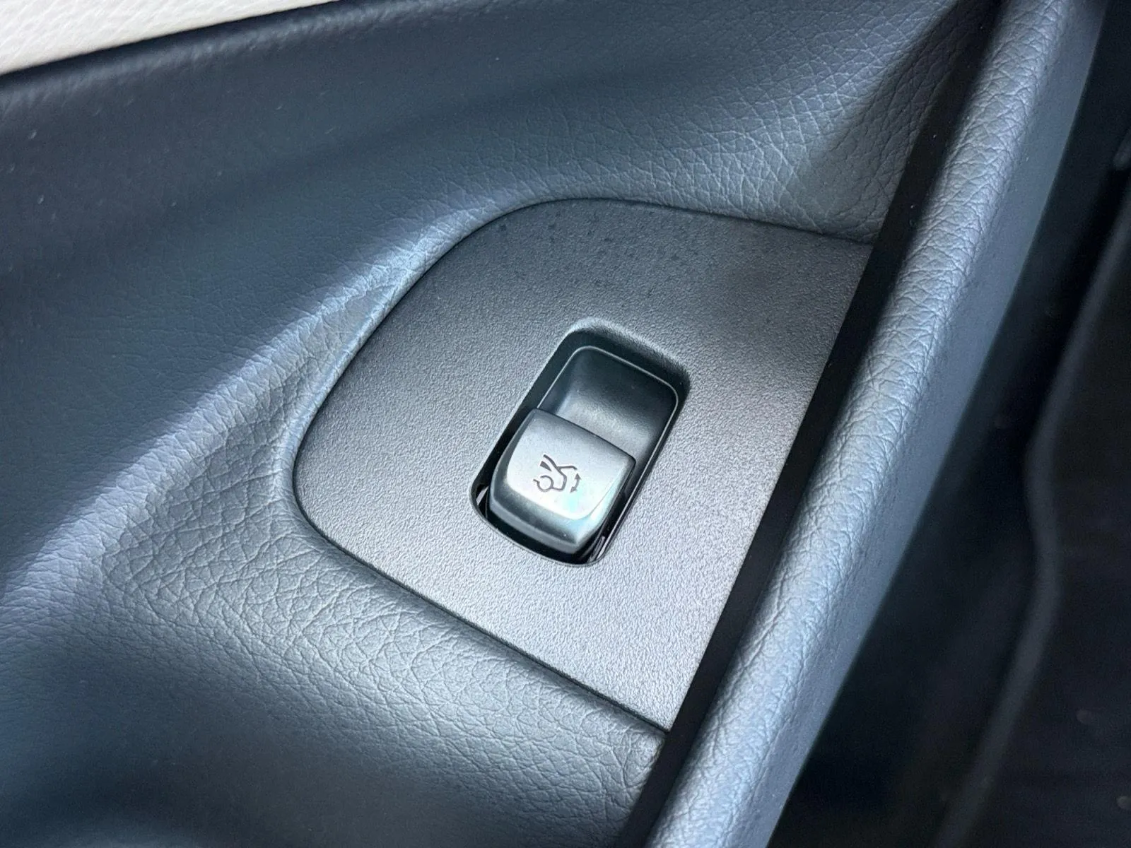 2022 Mercedes-Benz E-Class E350 - Photo 22