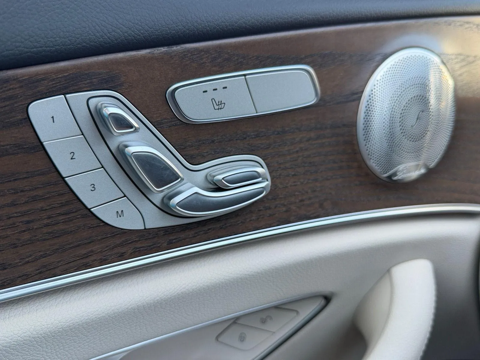 2022 Mercedes-Benz E-Class E350 - Photo 23