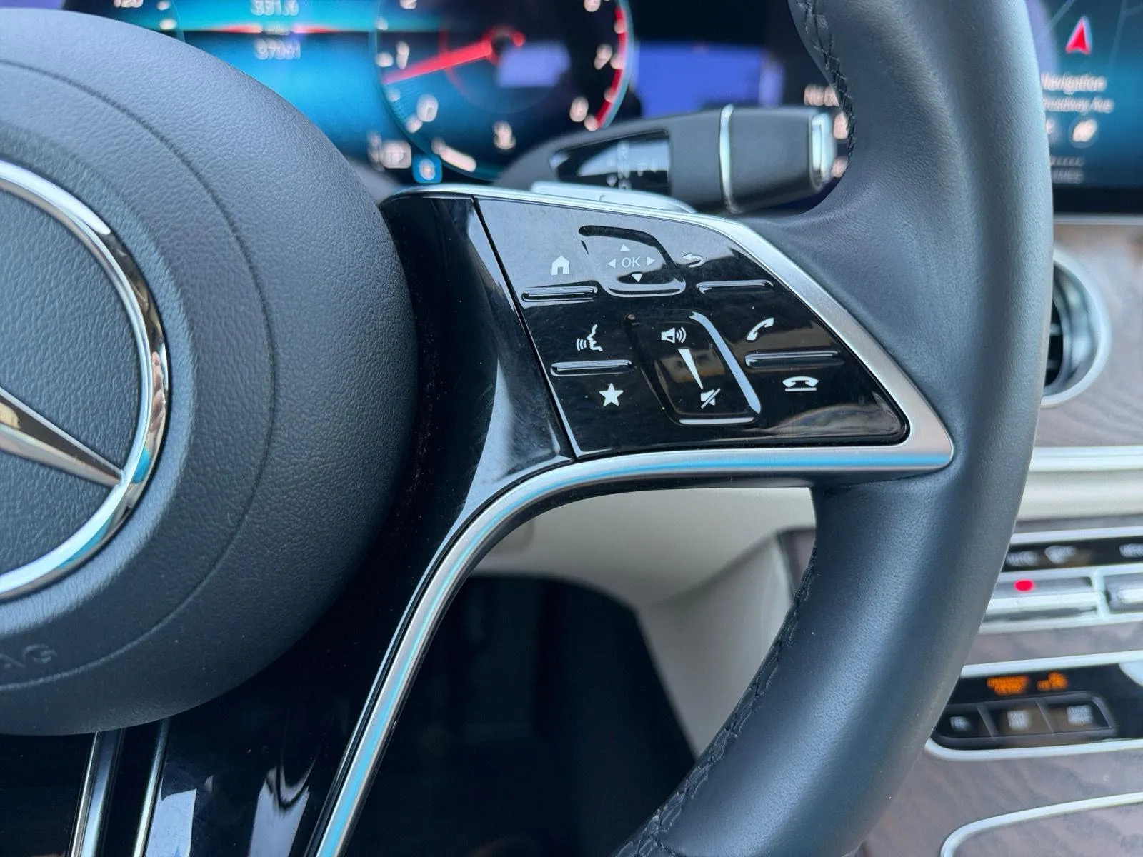 2022 Mercedes-Benz E-Class E350 - Photo 25