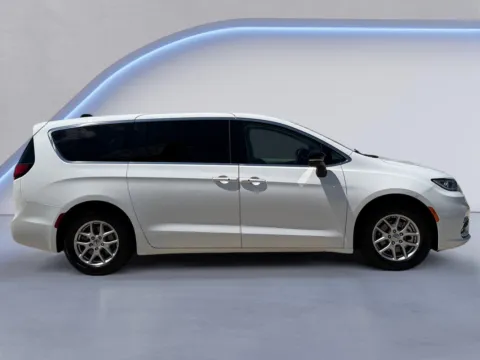 Photos of 2024 Chrysler Pacifica Touring L for sale in Maryville, TN at Twin City Certified