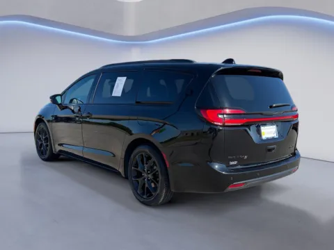 More photos of 2025 Chrysler Pacifica Limited at Twin City Certified, TN