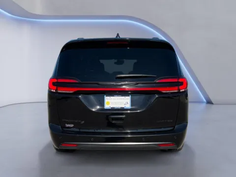 More photos of 2025 Chrysler Pacifica Limited at Twin City Certified, TN
