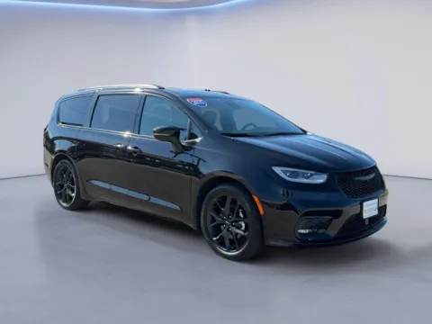 Black 2025 Chrysler Pacifica Limited for sale in Maryville, TN