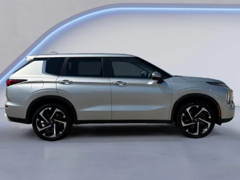 Photos of 2024 MITSUBISHI OUTLANDER SE for sale in Maryville, TN at Twin City Certified