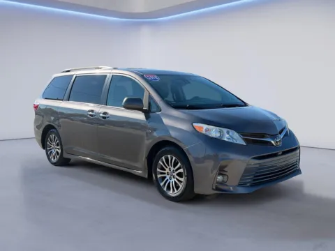 Gray 2018 Toyota Sienna XLE 8-Passenger for sale in Maryville, TN