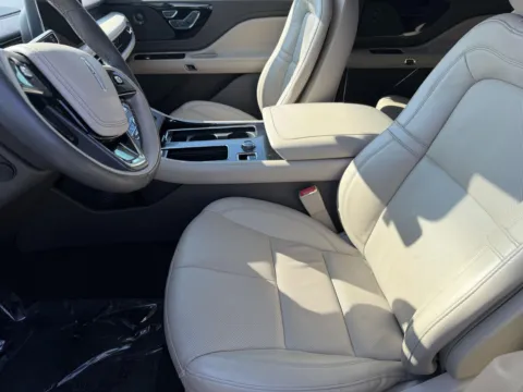 More photos of 2022 Lincoln Aviator Reserve at Twin City Certified, TN