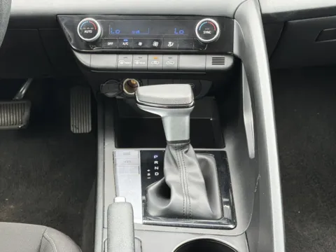 More photos of 2024 Hyundai Elantra SEL at Nissan South Morrow, GA