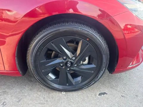 More photos of 2022 Hyundai Elantra SEL at Nissan South Morrow, GA
