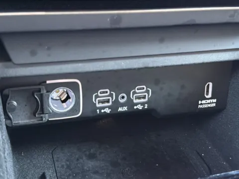 More photos of 2022 Jeep Grand Wagoneer Series I at Nissan South Morrow, GA