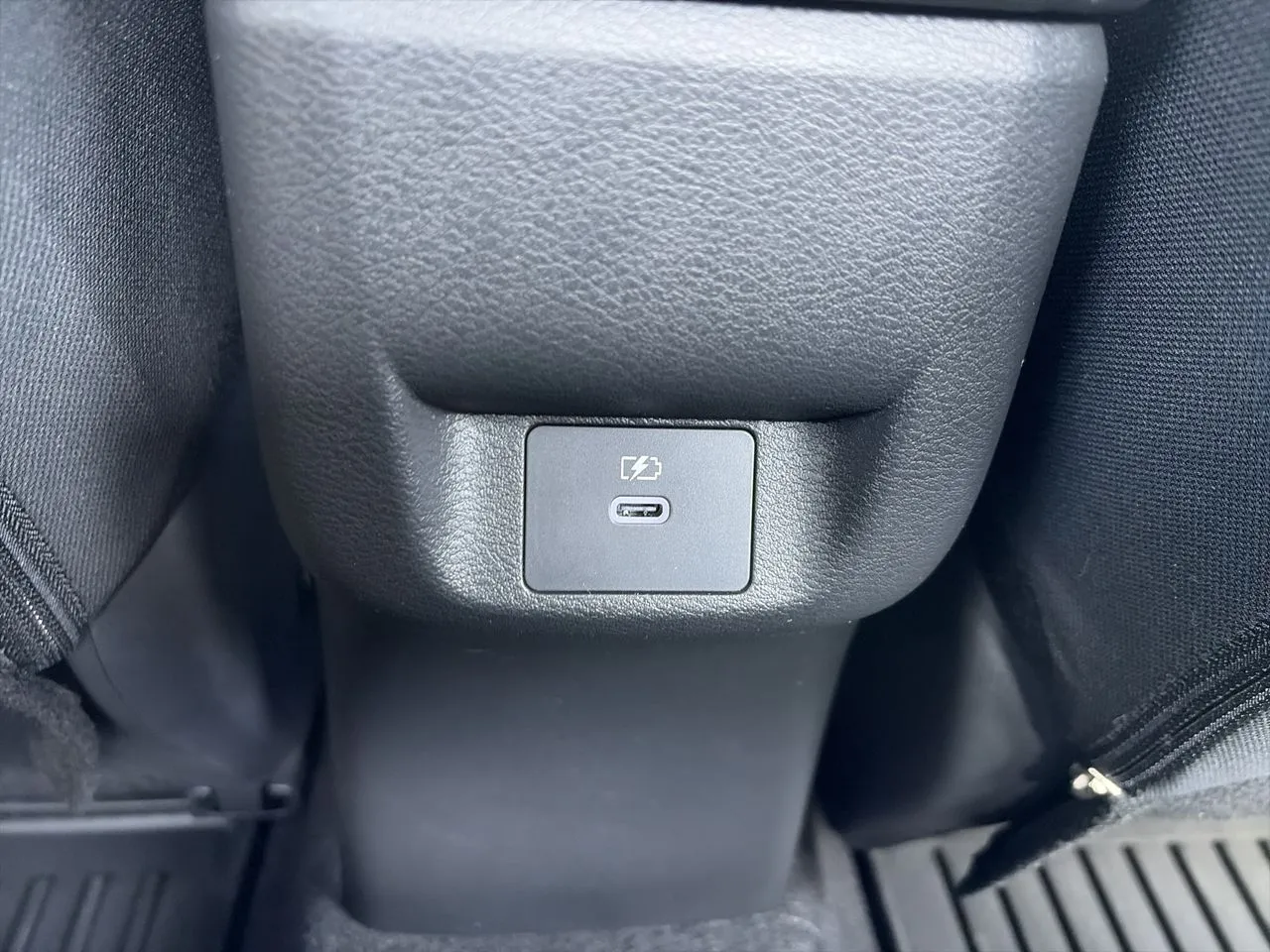 2025 Nissan Versa Sedan SV - Photo 23