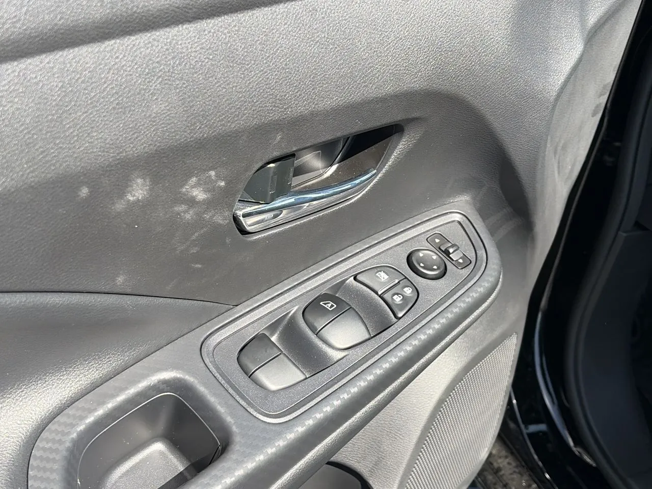 2025 Nissan Versa Sedan SV - Photo 19