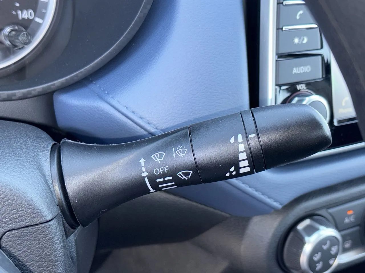 2025 Nissan Versa Sedan SV - Photo 15