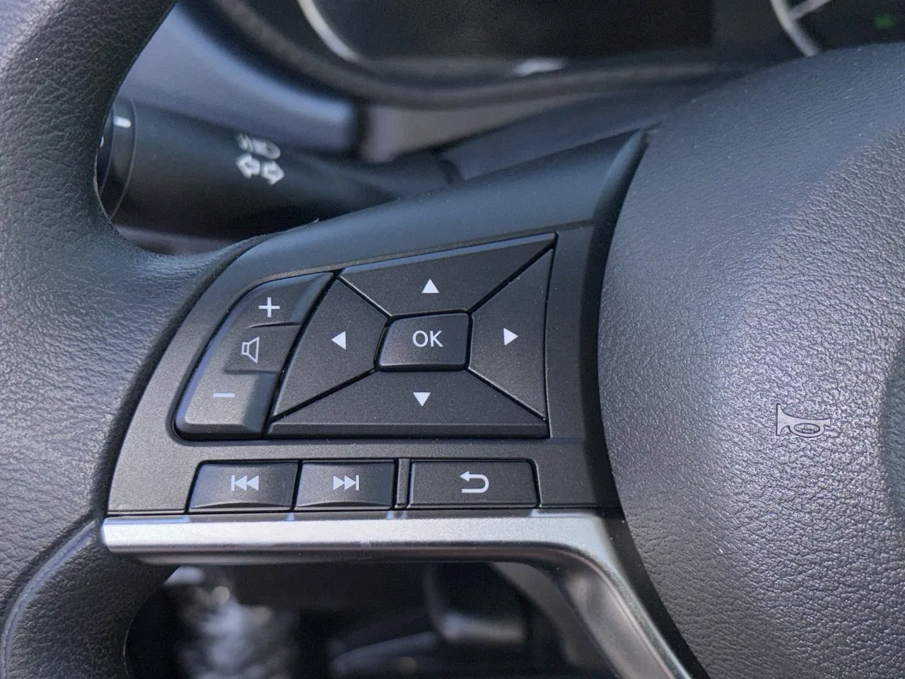 2025 Nissan Versa Sedan SV - Photo 16