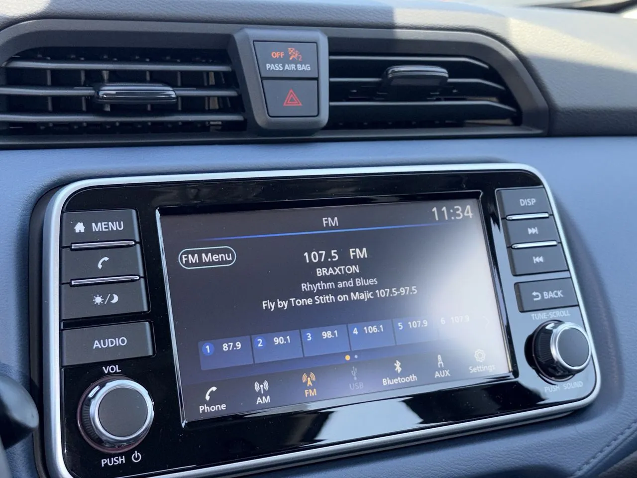 2025 Nissan Versa Sedan SV - Photo 8