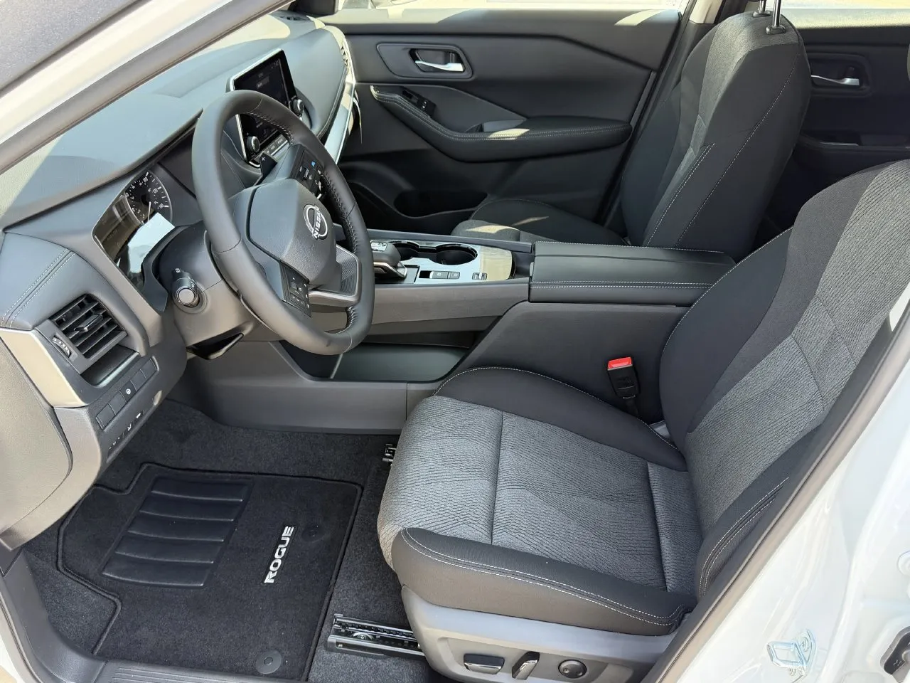 2026 Nissan Rogue SV - Photo 16