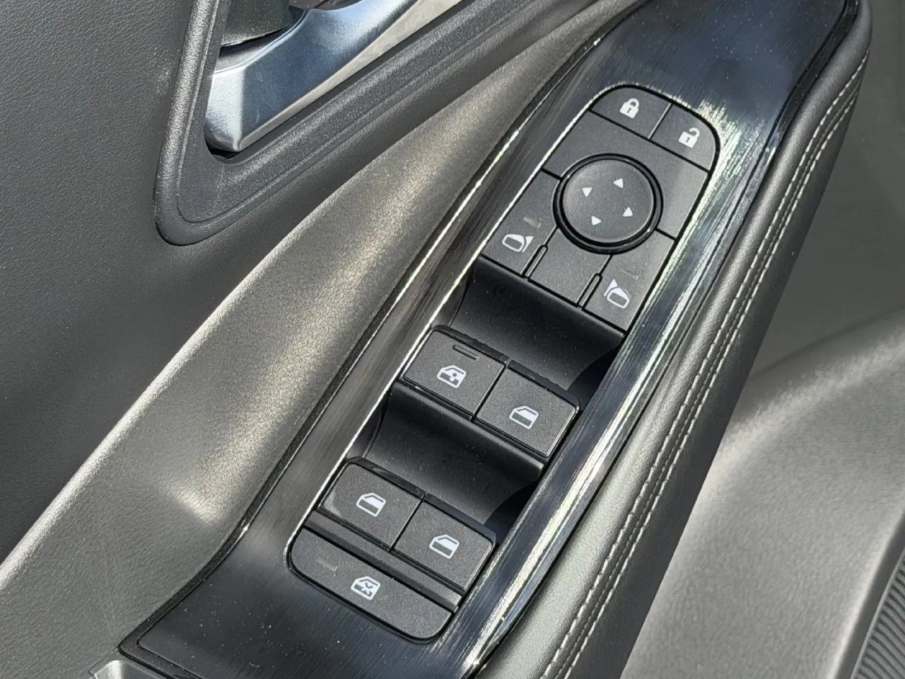 2026 Nissan Rogue SV - Photo 15