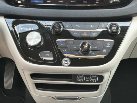 More photos of 2024 Chrysler Pacifica Touring L at Nissan South Morrow, GA