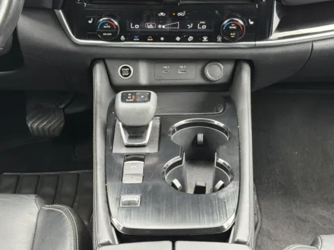 More photos of 2022 Nissan Rogue SL at Nissan South Morrow, GA