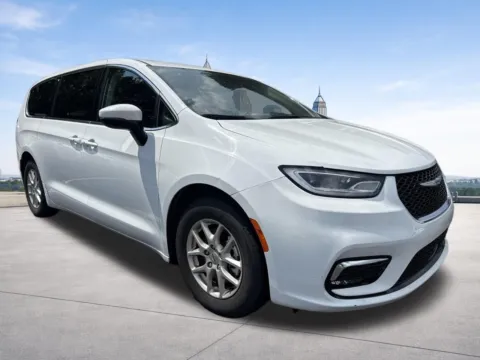 Photos of 2023 Chrysler Pacifica Touring L for sale in Morrow, GA at Nissan South Morrow