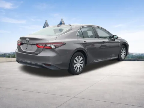 More photos of 2021 Toyota Camry Hybrid LE at Nissan of Lithia Springs, GA