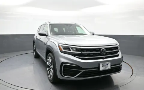 Another view of 2023 Volkswagen Atlas 3.6L V6 SEL Premium R-Line for sale in Brooklyn, NY at Plaza Honda