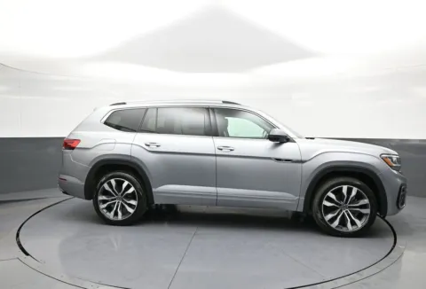 More photos of 2023 Volkswagen Atlas 3.6L V6 SEL Premium R-Line at Plaza Honda, NY