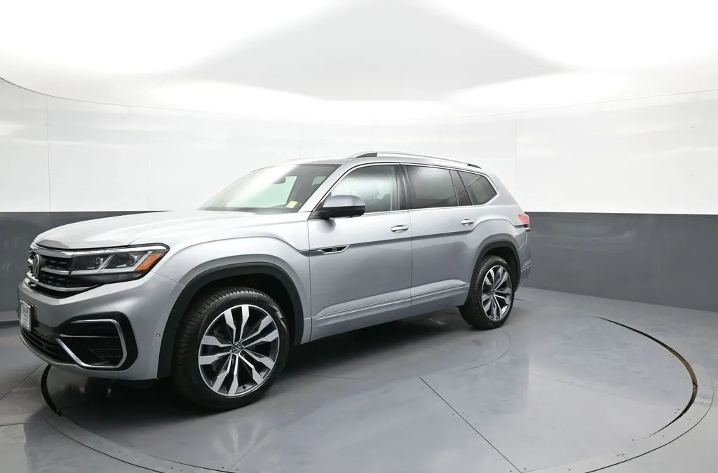 Silver 2023 Volkswagen Atlas 3.6L V6 SEL Premium R-Line for sale in Brooklyn, NY