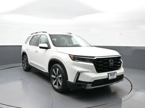 Another view of 2024 Honda Pilot Touring for sale in Brooklyn, NY at Plaza Honda