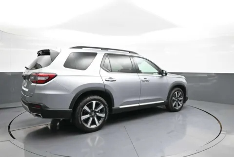 More photos of 2023 Honda Pilot Touring at Plaza Honda, NY