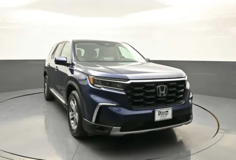 Another view of 2023 Honda Pilot EX-L 7 Passenger for sale in Brooklyn, NY at Plaza Honda