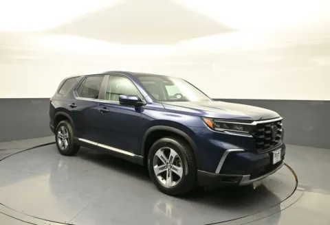 More photos of 2023 Honda Pilot EX-L 7 Passenger at Plaza Honda, NY