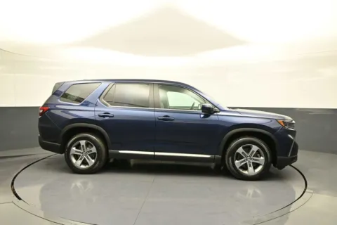 More photos of 2023 Honda Pilot EX-L 7 Passenger at Plaza Honda, NY