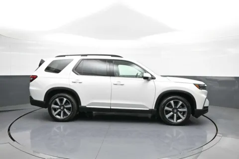 More photos of 2024 Honda Pilot Touring at Plaza Honda, NY