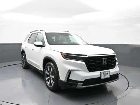 Another view of 2024 Honda Pilot Touring for sale in Brooklyn, NY at Plaza Honda